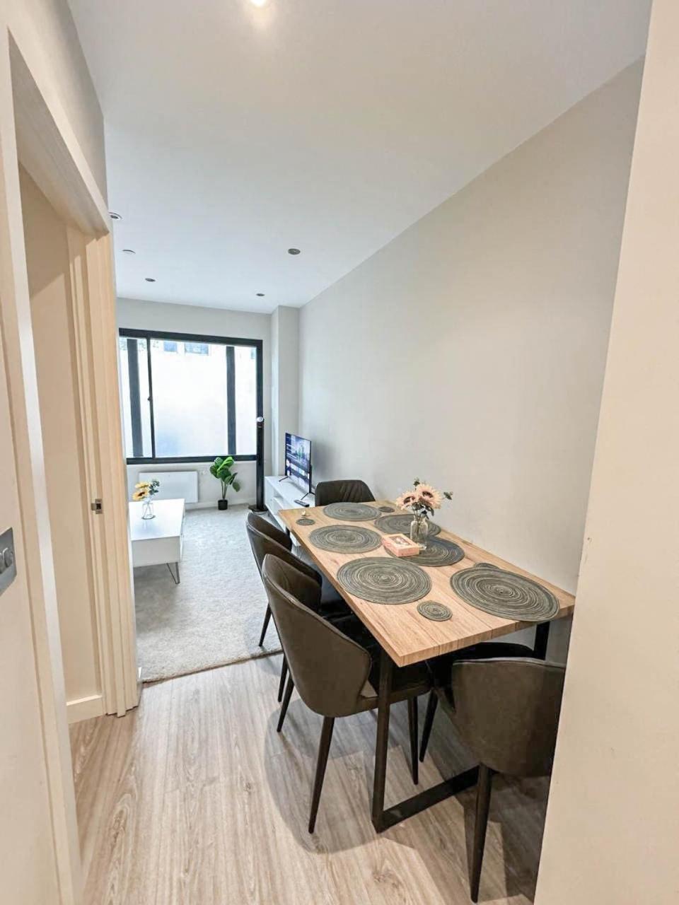 Chic 1-Bedroom Flat In Elephant & Castle, Near The Shard London Exterior photo