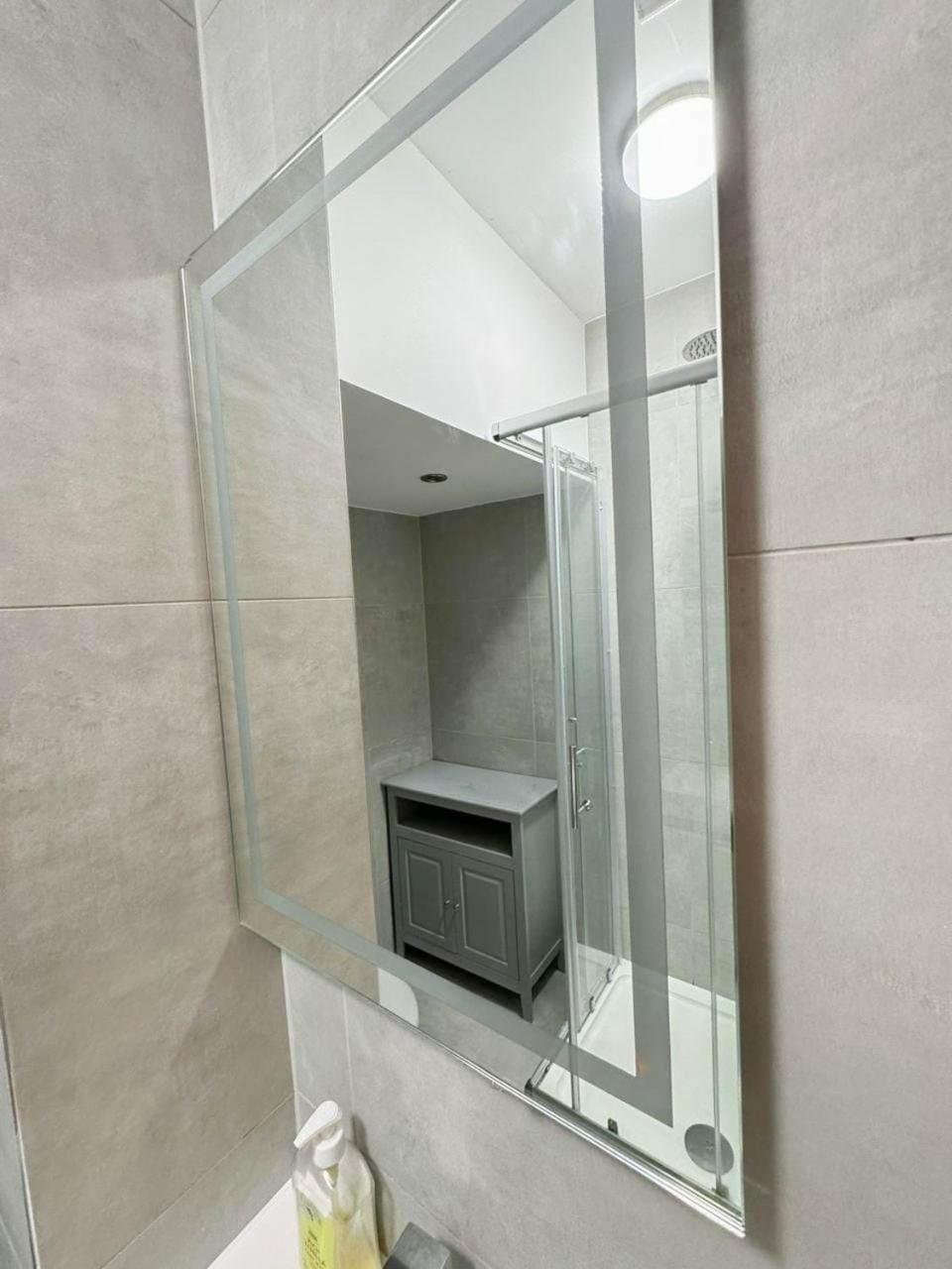 Chic 1-Bedroom Flat In Elephant & Castle, Near The Shard London Exterior photo