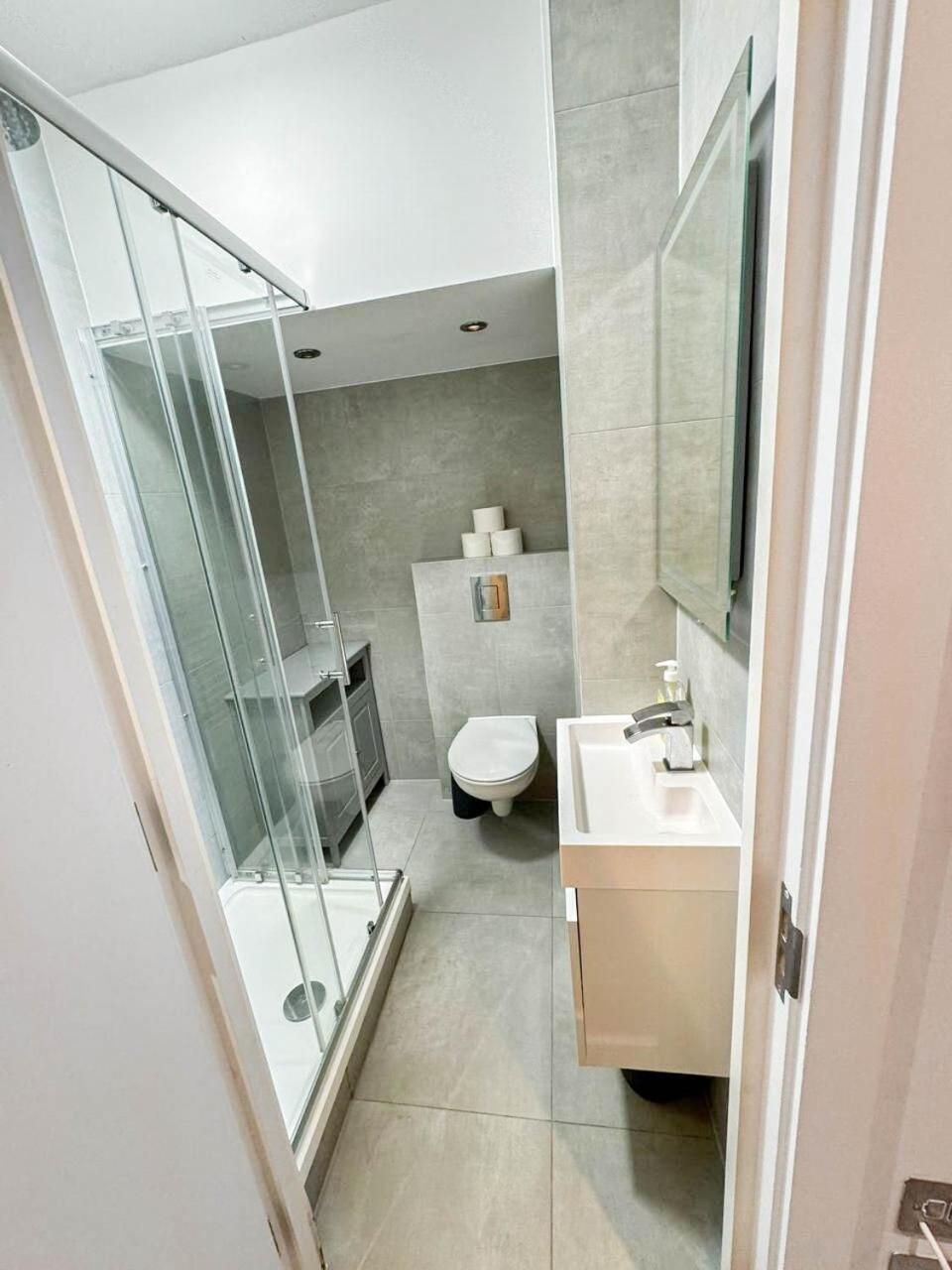 Chic 1-Bedroom Flat In Elephant & Castle, Near The Shard London Exterior photo
