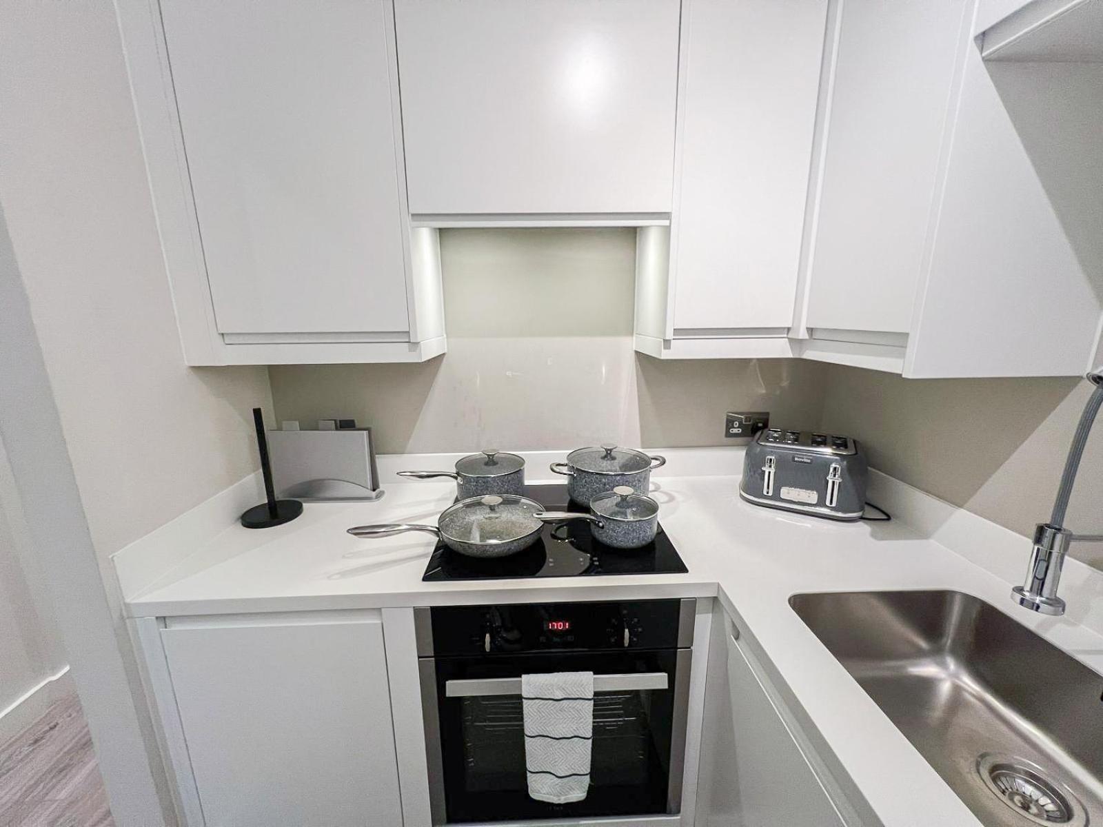 Chic 1-Bedroom Flat In Elephant & Castle, Near The Shard London Exterior photo