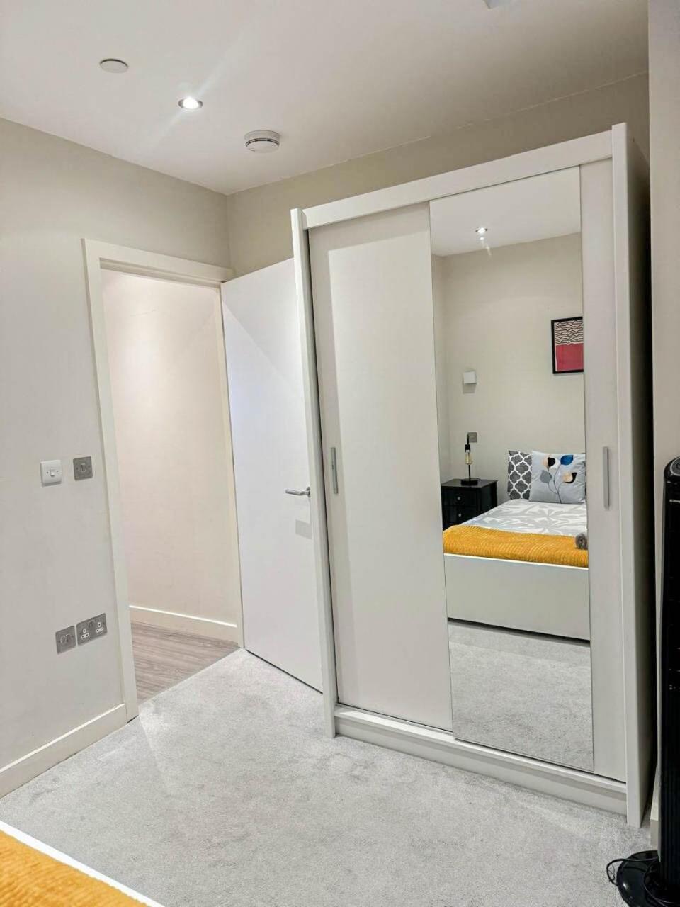 Chic 1-Bedroom Flat In Elephant & Castle, Near The Shard London Exterior photo