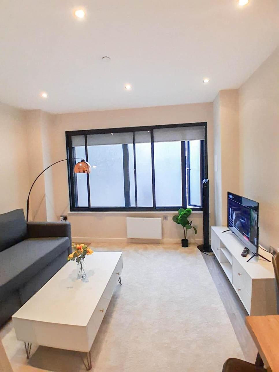 Chic 1-Bedroom Flat In Elephant & Castle, Near The Shard London Exterior photo