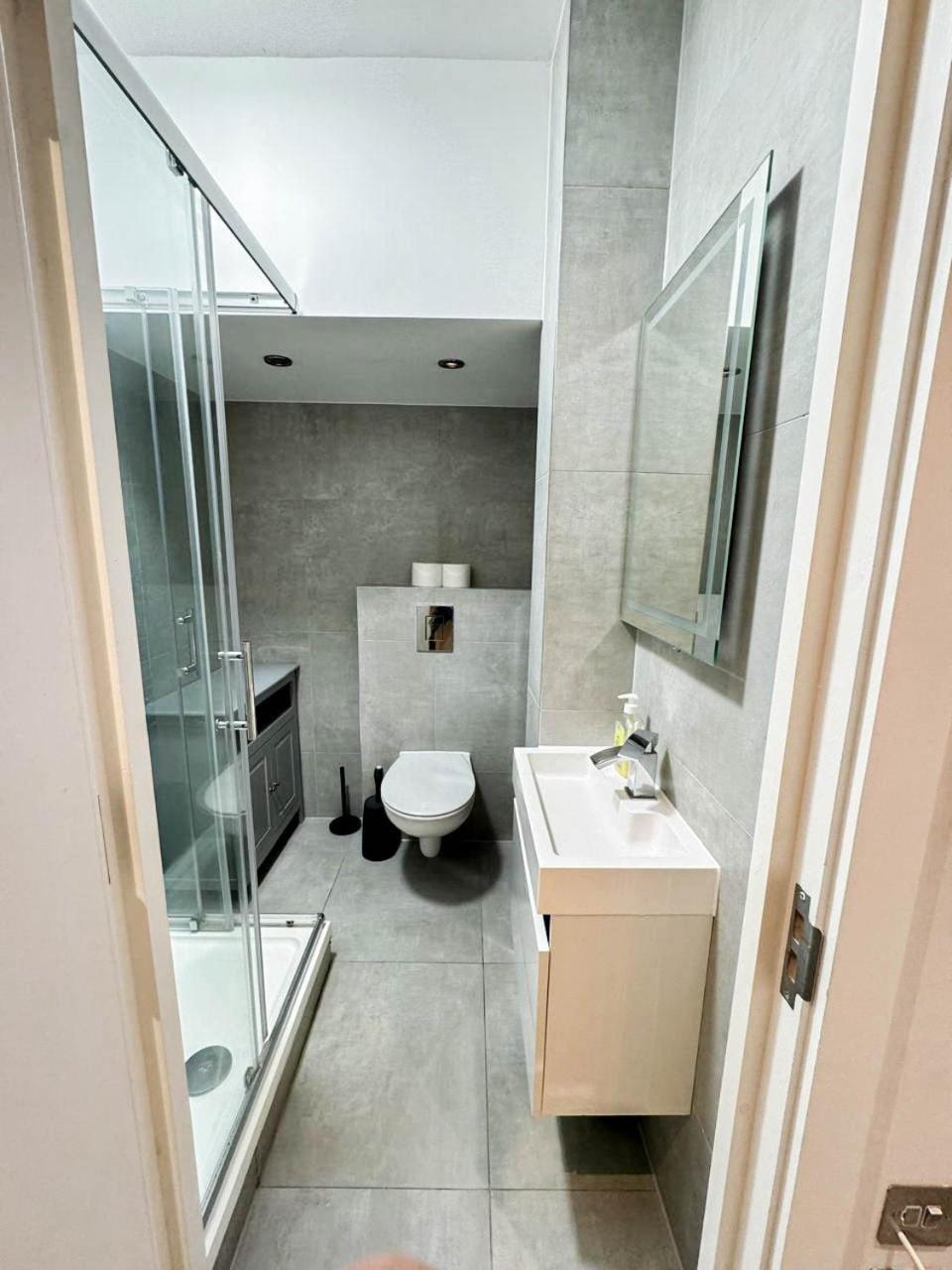 Chic 1-Bedroom Flat In Elephant & Castle, Near The Shard London Exterior photo