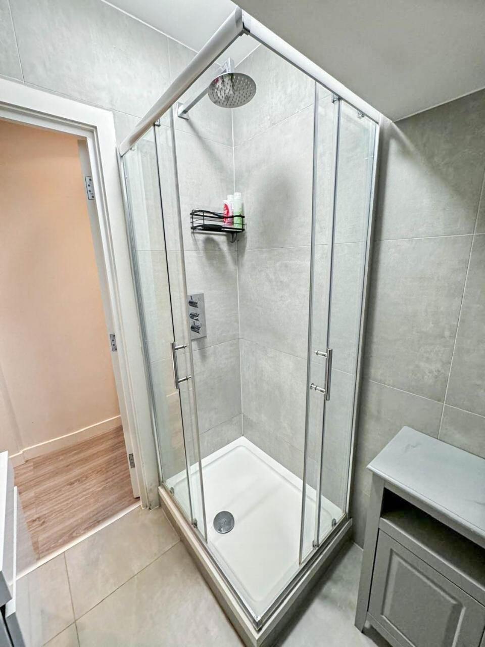 Chic 1-Bedroom Flat In Elephant & Castle, Near The Shard London Exterior photo